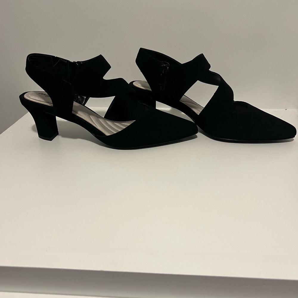 Shoes size 10W